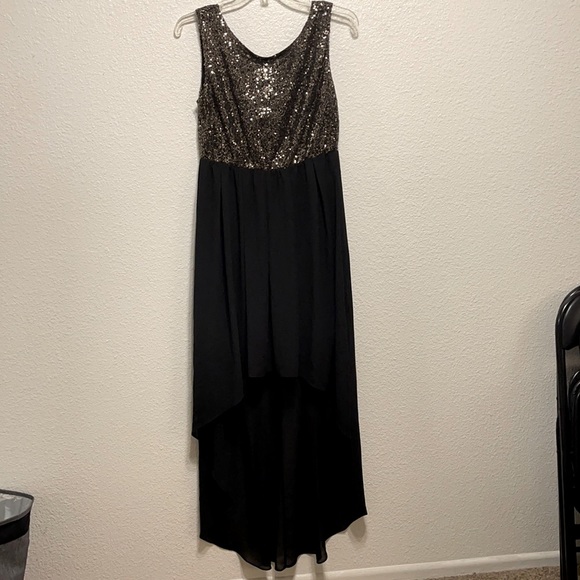 Black Dress - Picture 2 of 7